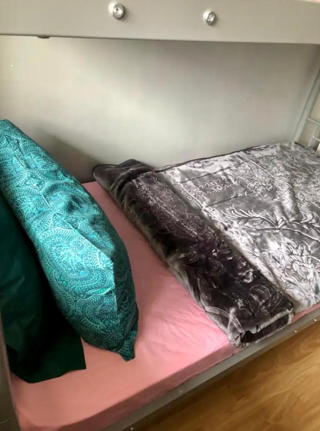 בוביני Female-Dortoir Femme -Dorm Shared Room Paris מראה חיצוני תמונה
